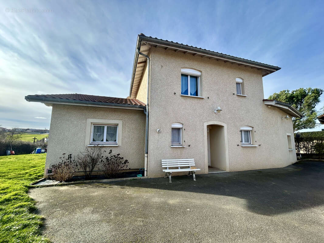Maison à SAINT-SYMPHORIEN-DE-LAY