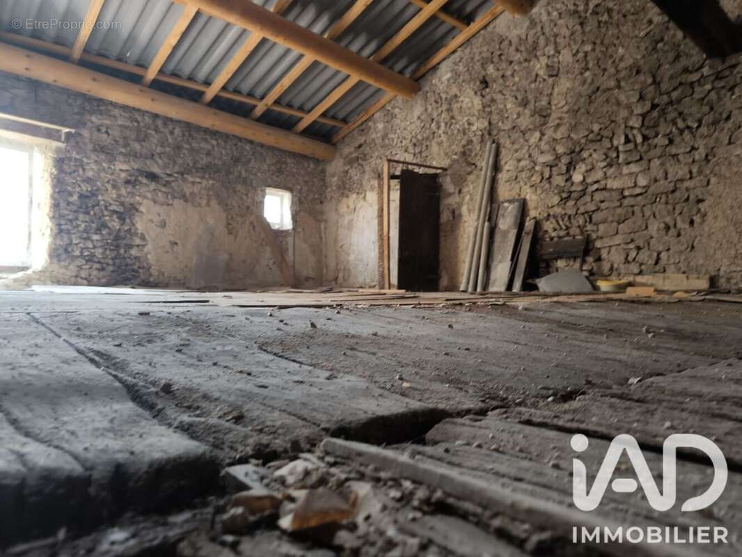 Commerce 43 m² à Revest-Du-Bion  - photo 7