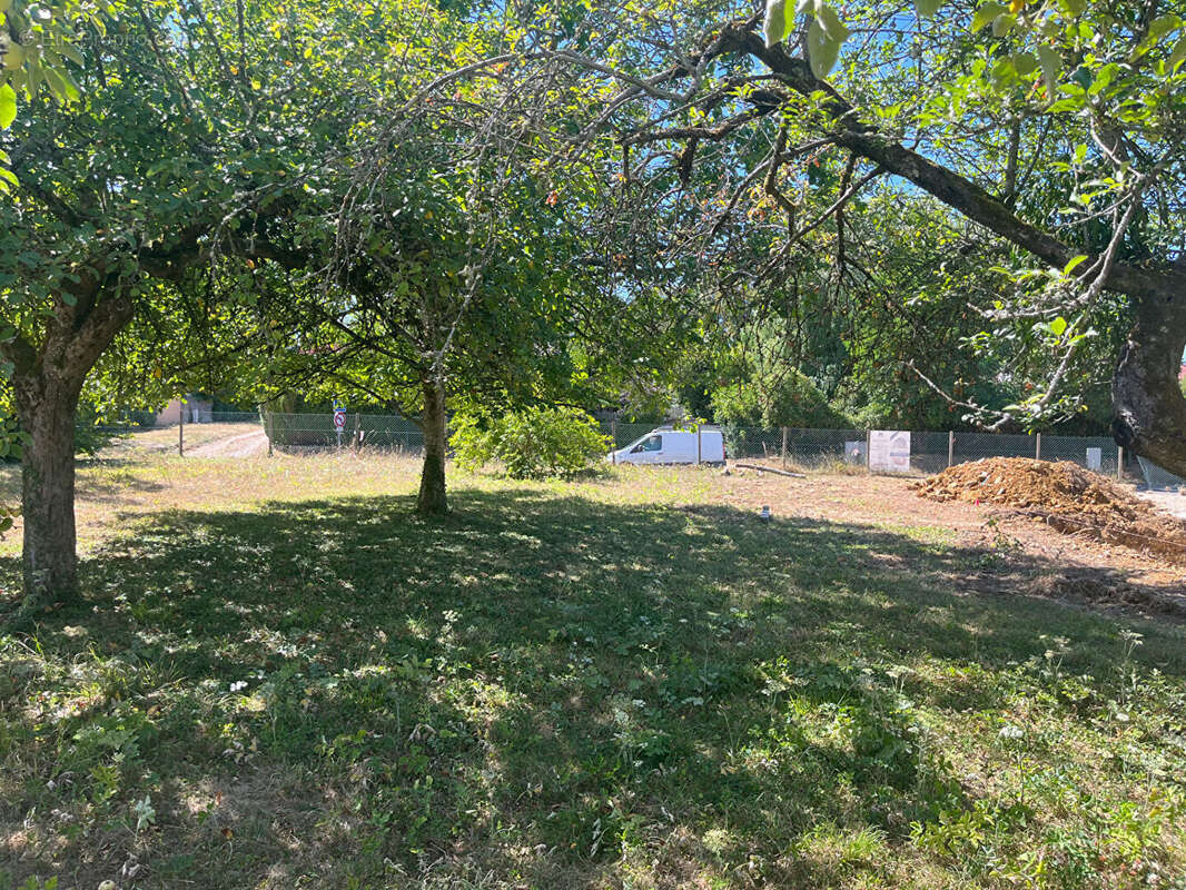 Magnifique Terrain à Bâtir de 555 m² - photo 2