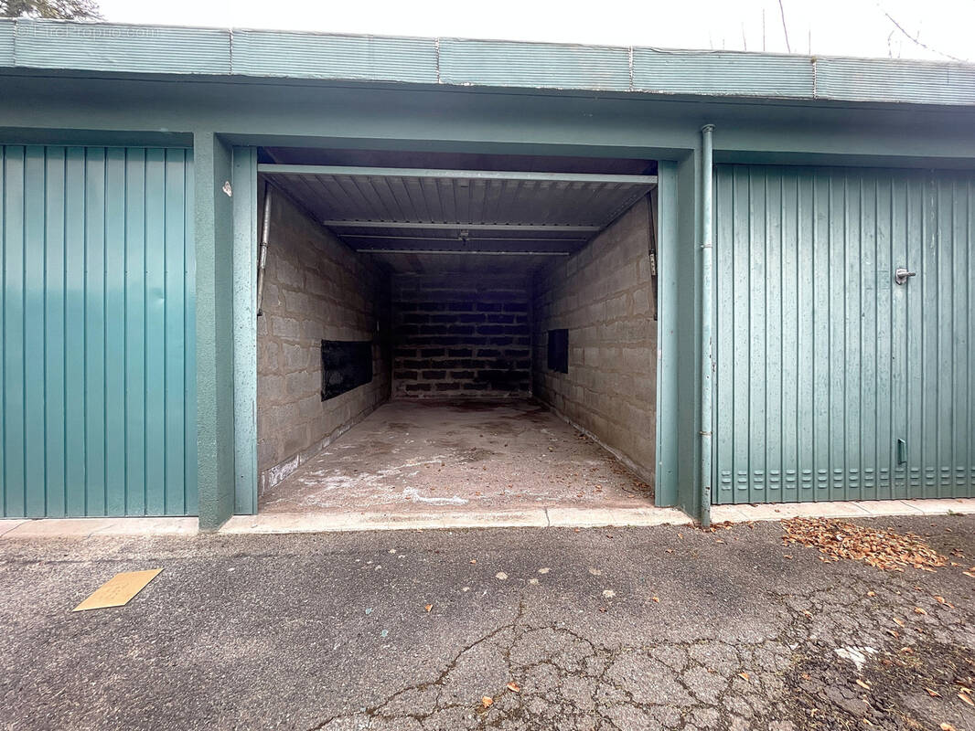 Parking à SAINT-ETIENNE