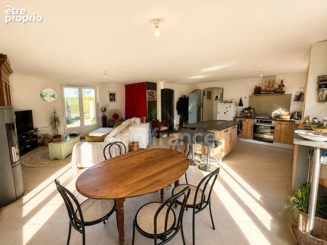 Maison de plain-pied – 94 m² – 3 chambres – Terrain 910 m² – DPE B - photo 3