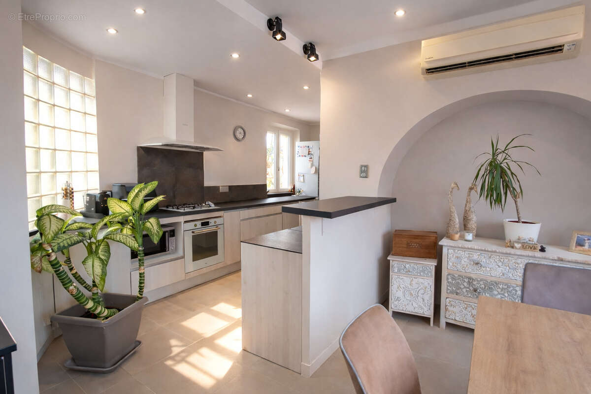 Appartement à VALLAURIS