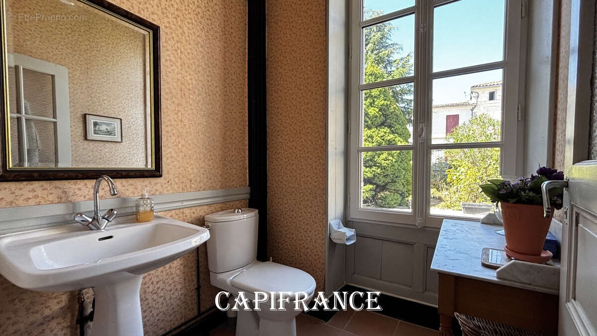 Maison bourgeoise avec charme et cachet - 5 pièces - 135 m² -  PORT D'ENVAUX (17) - 365.800 € - photo 12