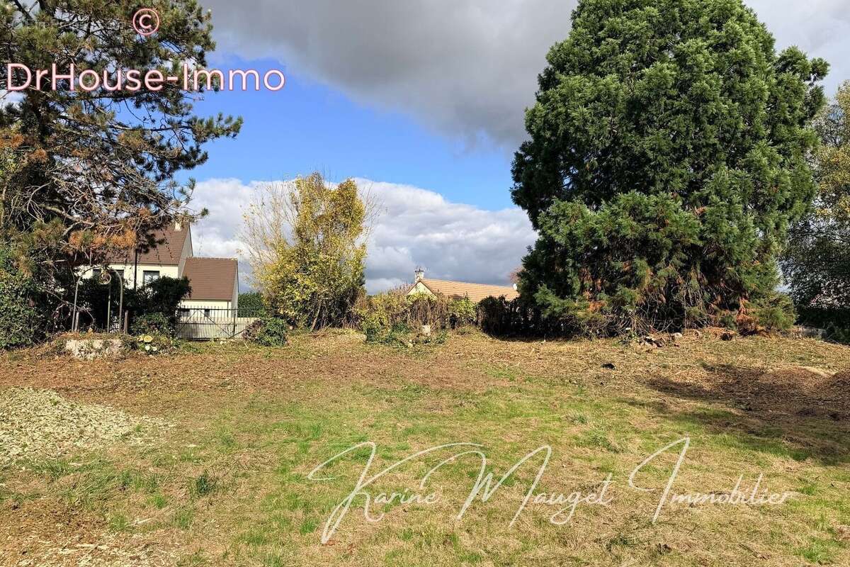 Terrain à LUMIGNY-NESLES-ORMEAUX