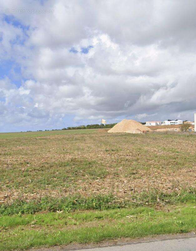 Terrain à DOMPIERRE-SUR-MER