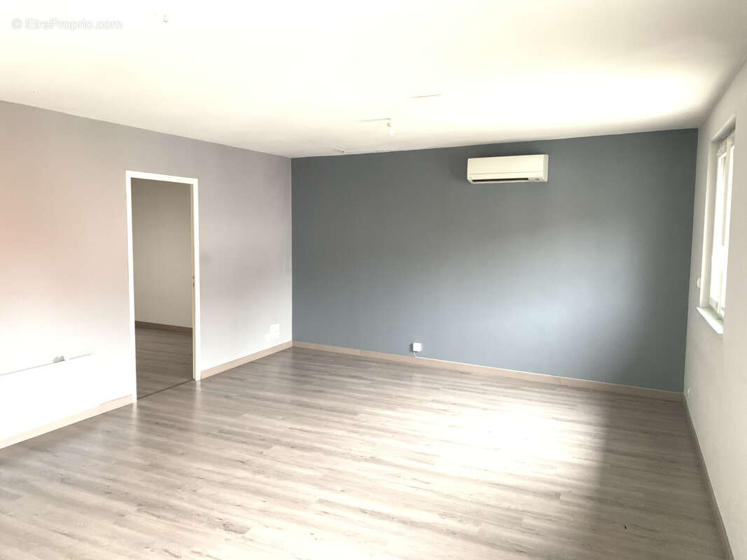 IMMEUBLE A VENDRE composé d'un local + un appartement - photo 4