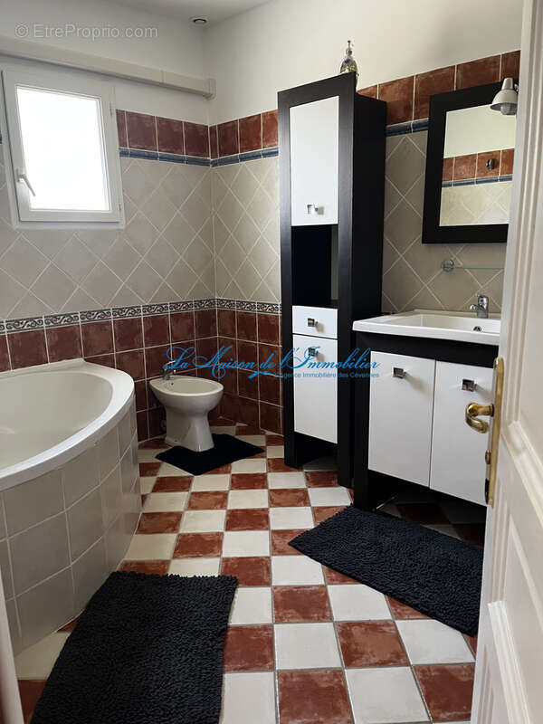 Lédignan - Charmante villa familiale avec piscine sur 2691 m2 de terrain. - photo 15