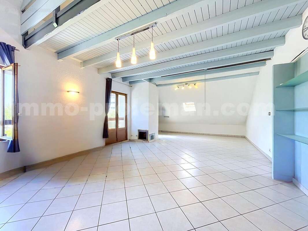 Appartement_T4_Ambilly_belle_superficie_prox_frontière_Suisse_tram_Ceva_direction_Genève_Secteur_calme_Verdoyant_Frontaliers_Cuisine_séjour - Appartement à AMBILLY