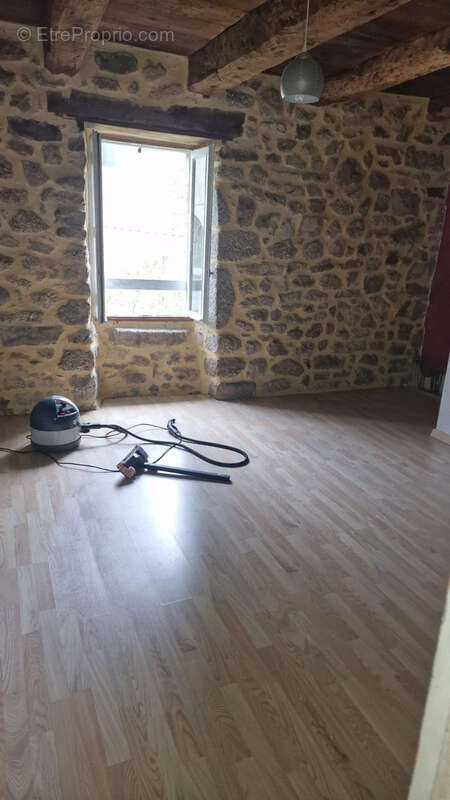 Maison à ENTRAYGUES-SUR-TRUYERE