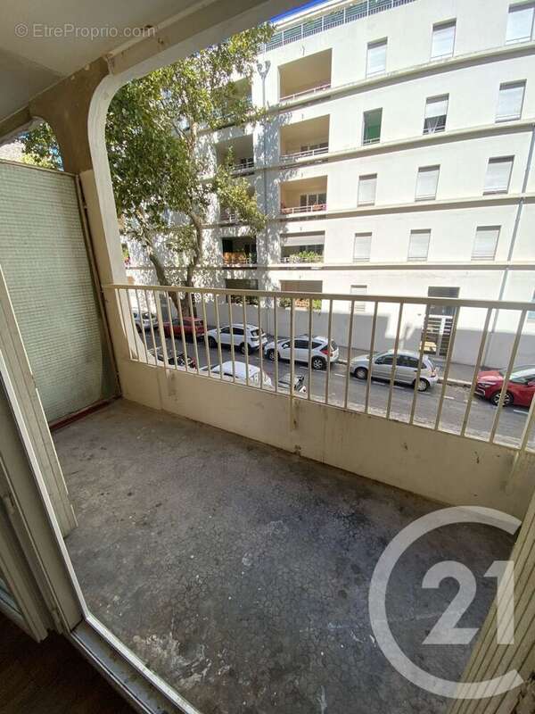 Appartement à MARSEILLE-4E
