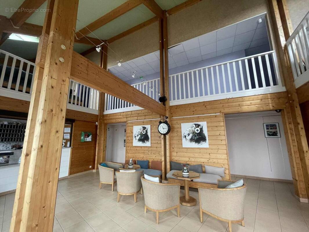 Photo 1 - Commerce à MONTIERCHAUME