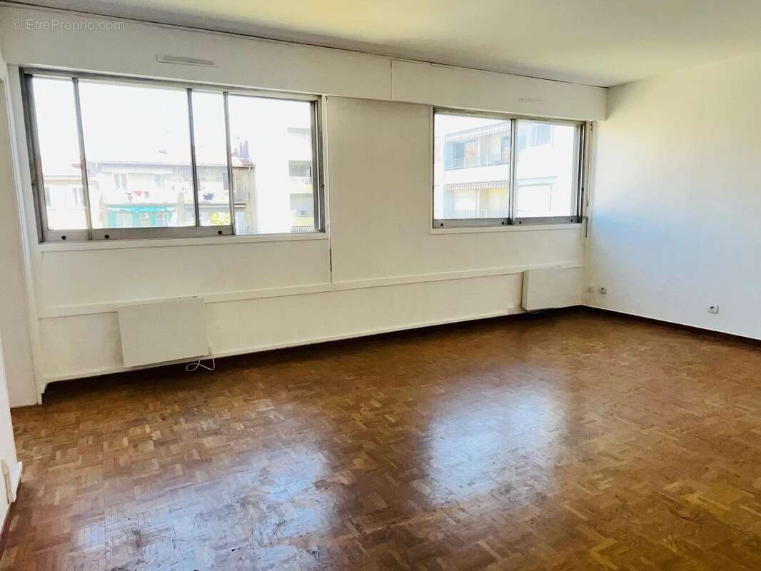 Appartement à MARSEILLE-5E