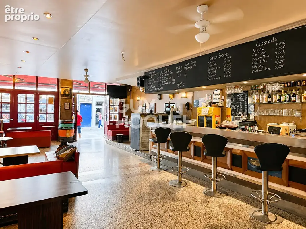 Local commercial - besançon centre-ville - quartier la madeleine - 79 m² - photo 4
