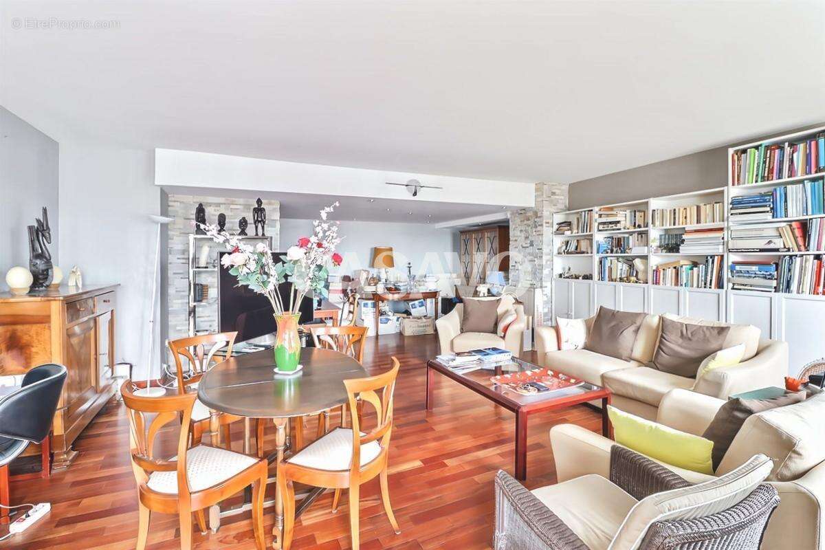 Appartement à PARIS-14E