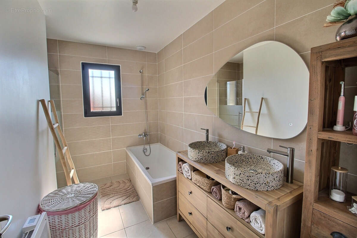 Maison à VIOLS-LE-FORT