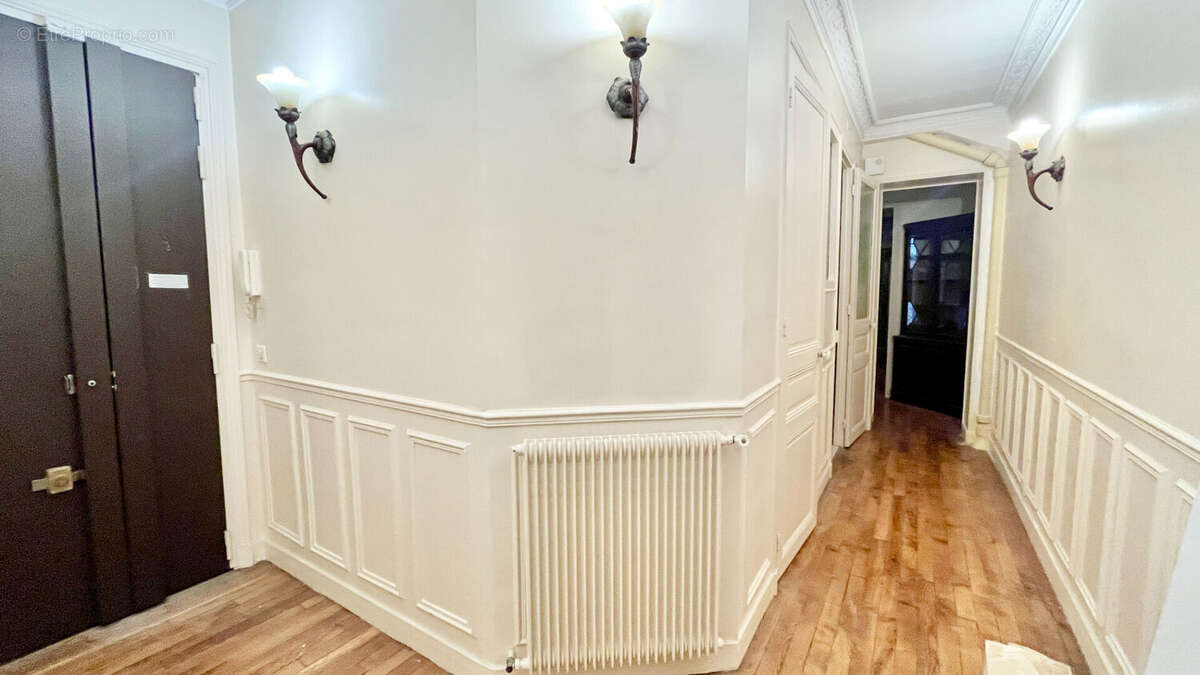 Appartement à PARIS-16E