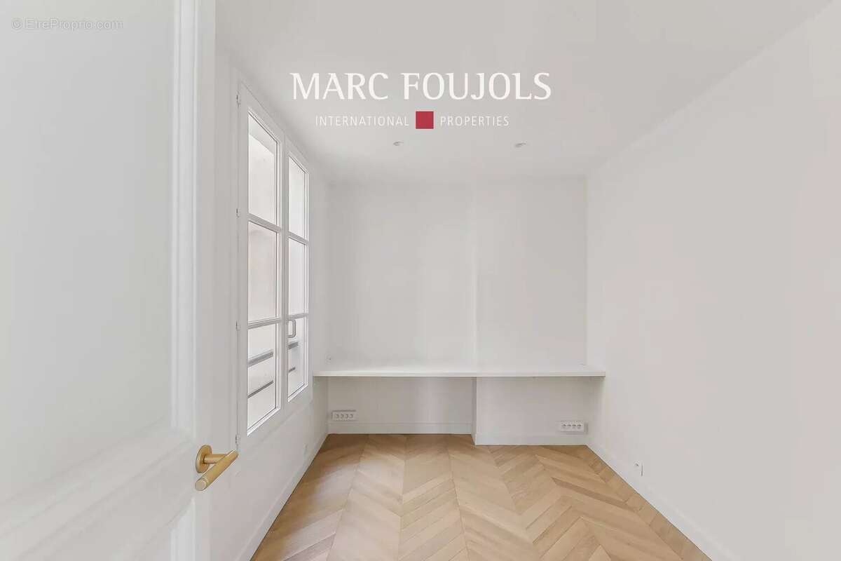 Appartement à PARIS-1E