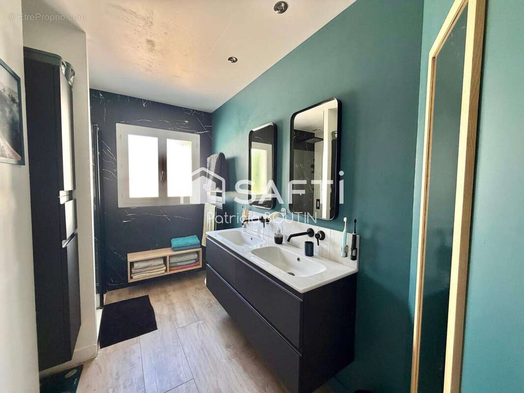 Maison 131 m² à Saint-Christophe-Sur-Roc  - photo 6