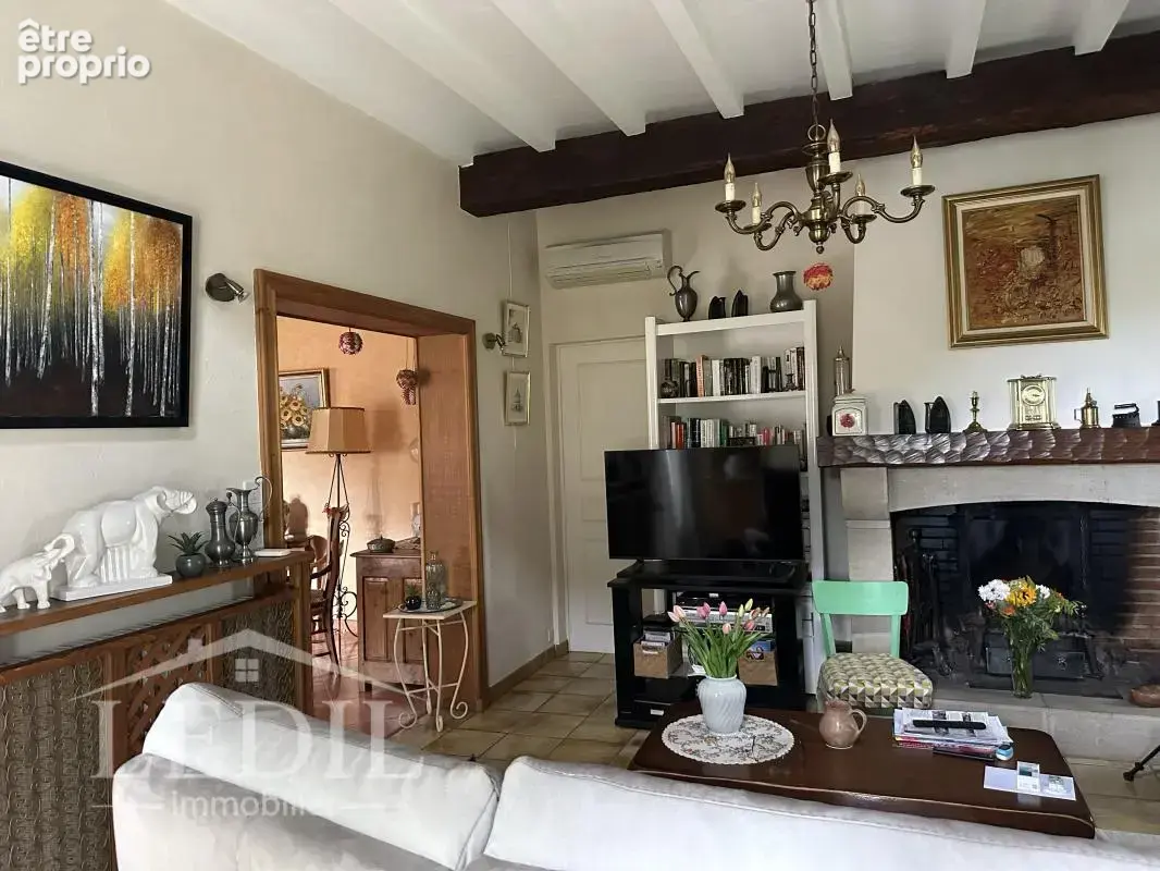 Propriété rare avec parc, dépendance et garages - photo 7