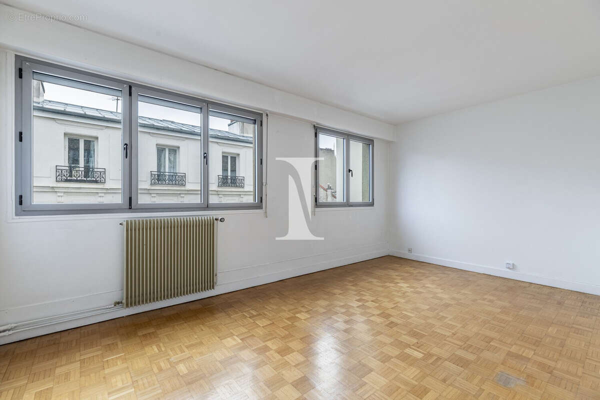 Appartement à PARIS-14E