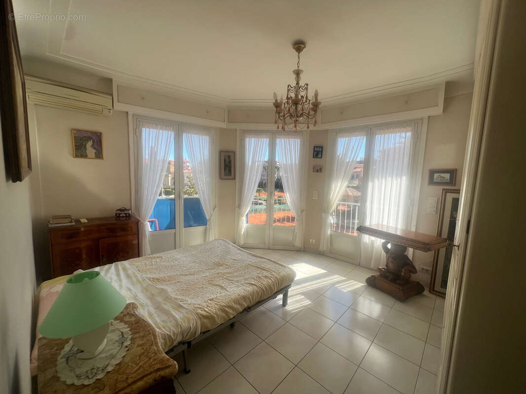 EXCLUSIVITE- BAISSE DE PRIX-Bel emplacement pour ce T3 de 77m2 avec vue dégagée sur Tennis Club de Menton-Balc - photo 9