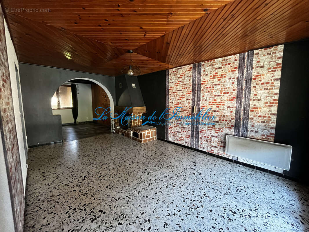 Saint Ambroix à proximité des commodités maison de type F4 avec garage et 315m2 de terrain - photo 4