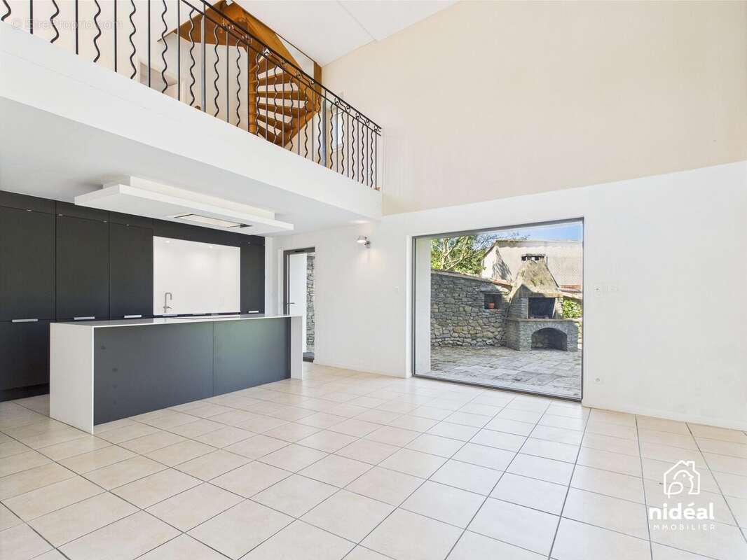 Maison à VACQUIERES