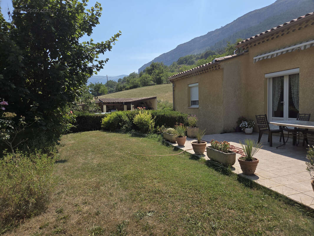 Drme Provencale Villa plein pied,3 chambres, garage, piscine couverte ,source 7000 m2, campagne. - photo 5