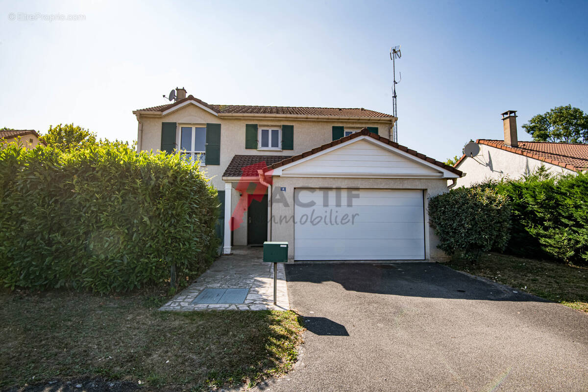 Maison à COURCOURONNES