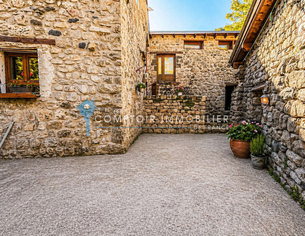 Maison à MONTPEZAT-SOUS-BAUZON