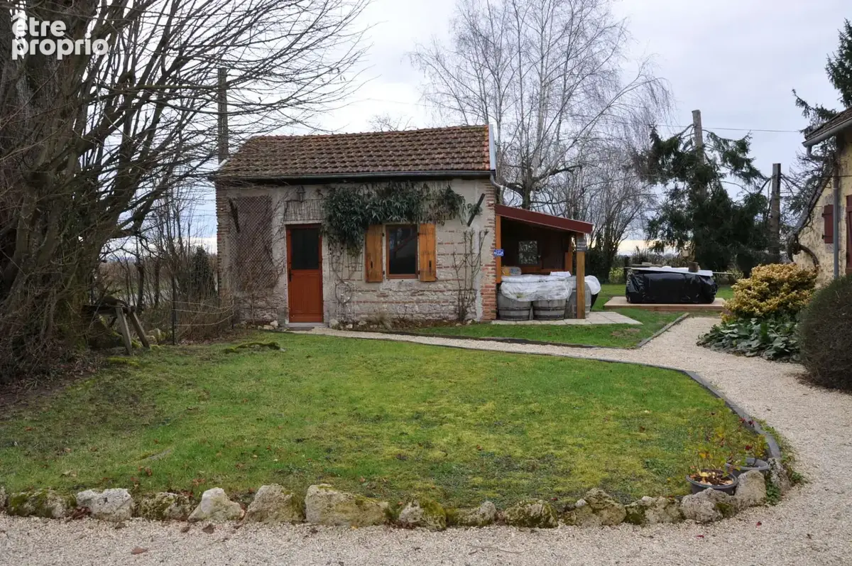 Jolie longère en pierre de chaux, avec 4 hectares de terrain - photo 17