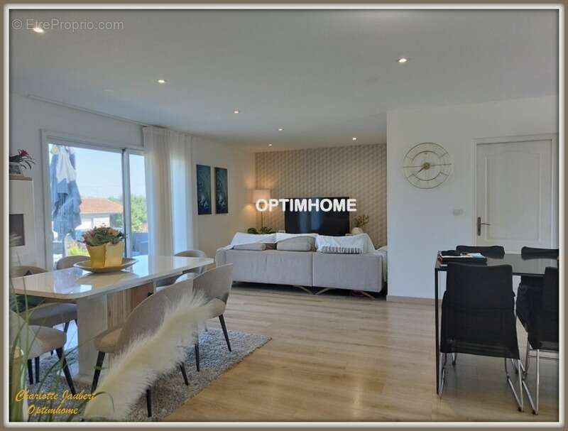 Maison à VILLEBOIS-LAVALETTE