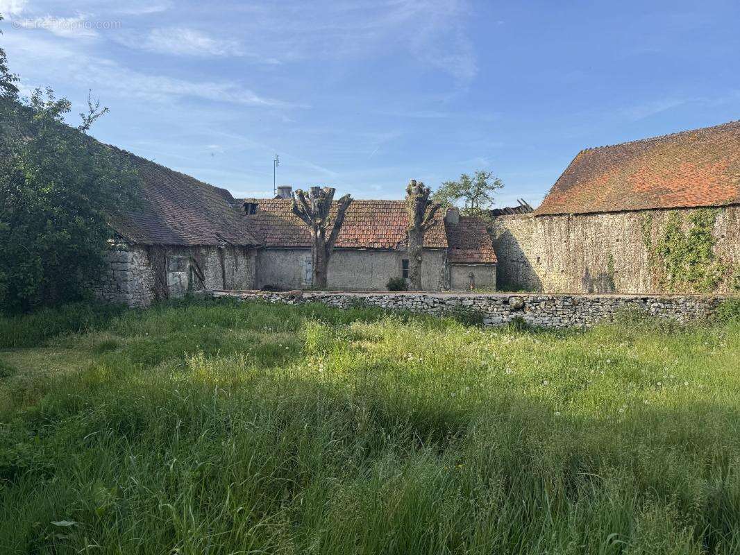 Maison 120 m² à Saint-Hilaire-Sur-Benaize  - photo 2
