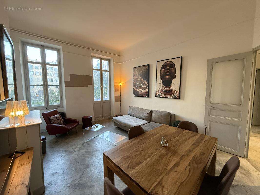 Appartement à MARSEILLE-8E