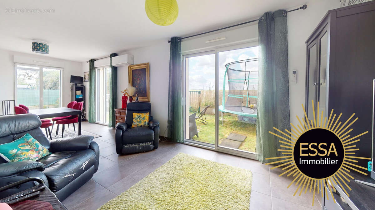 séjour - Maison à TOUSSUS-LE-NOBLE