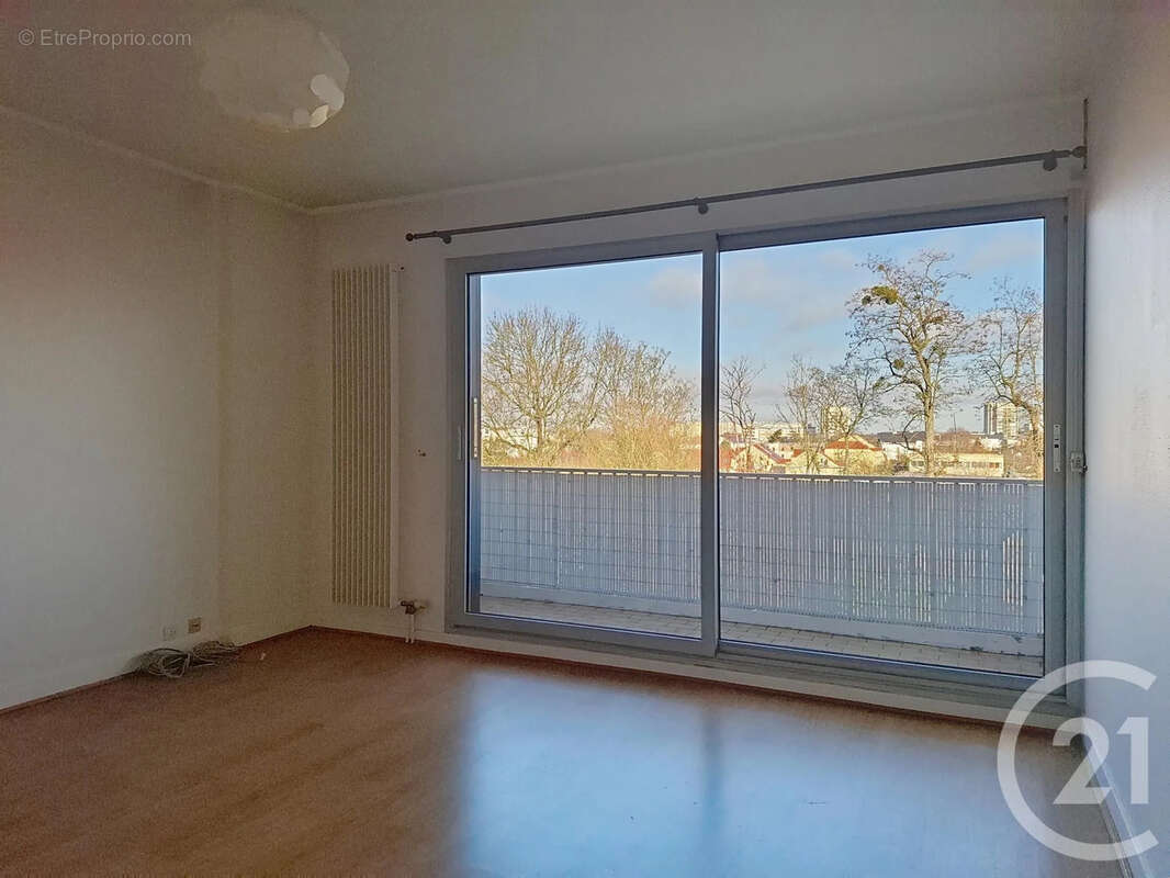 Appartement à VAUX-LE-PENIL