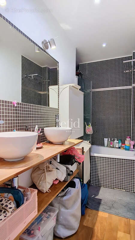 Appartement à LEVALLOIS-PERRET