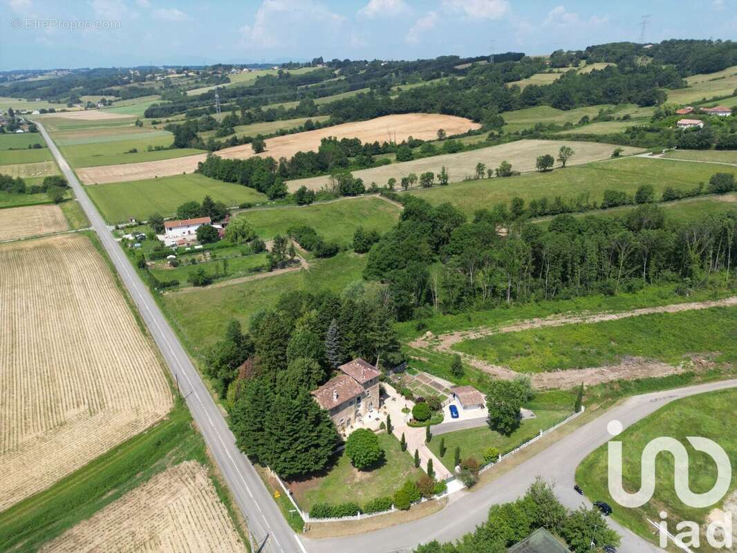 Maison 185 m² à Montseveroux  - photo 4