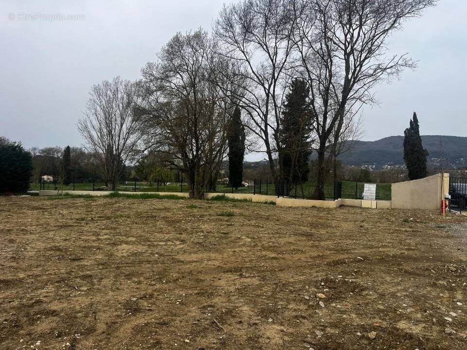 Terrain à CHATEAUNEUF-GRASSE
