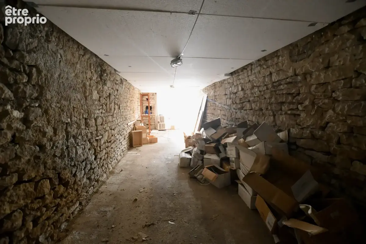 L'isle sur Serein grange, garage et cave voutée. - photo 2