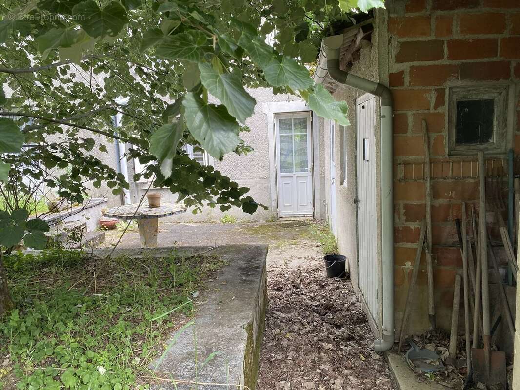 Maison à DOMPIERRE-LES-EGLISES