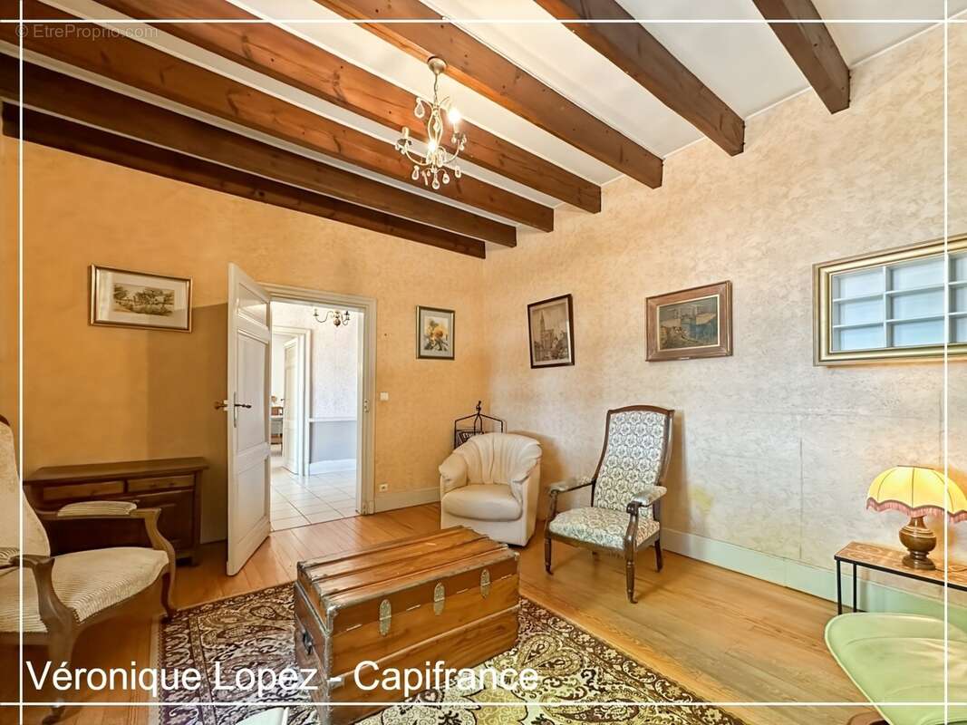 Agen, à seulement 6kms, authentique maison en pierre de 203m² avec grand terrain, garage et cave - photo 3