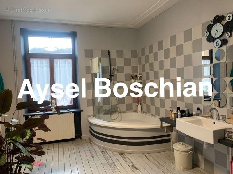 Maison à VIVIERS-SUR-CHIERS