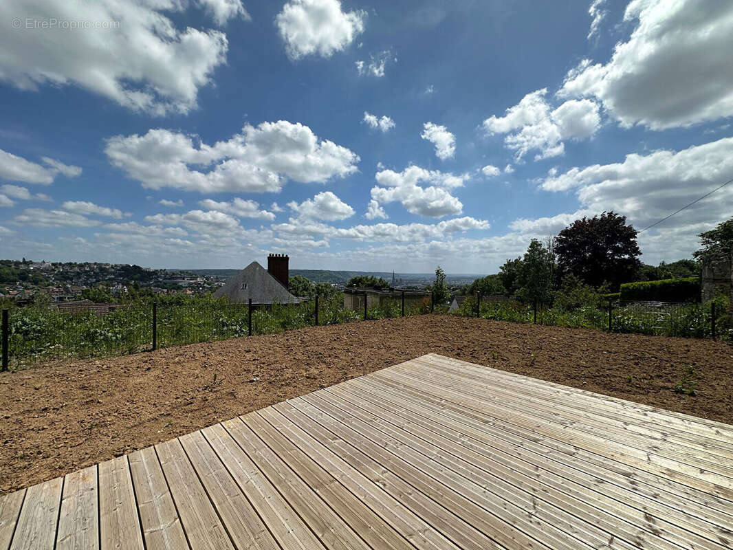 Appartement à MONT-SAINT-AIGNAN