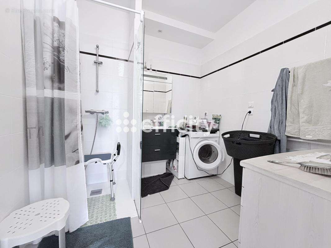 Appartement à PRINGY