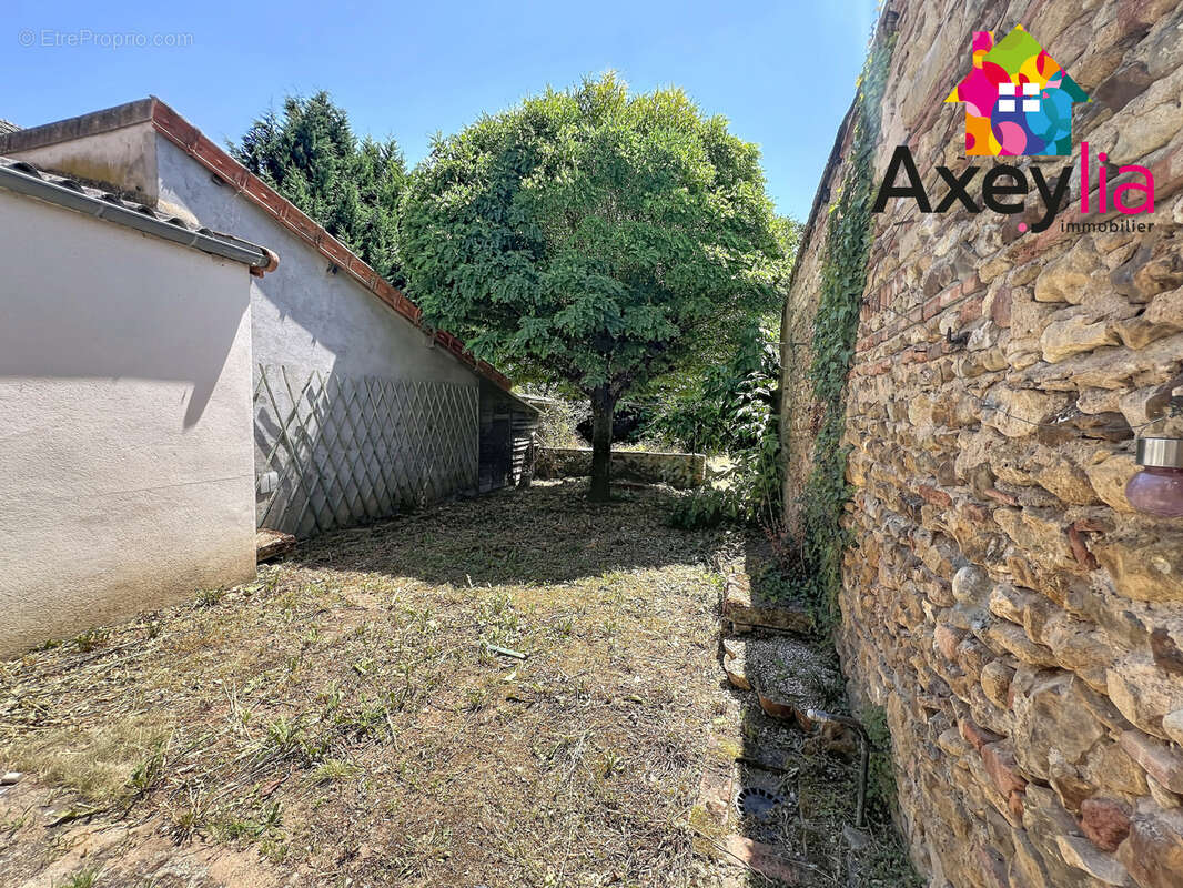 A vendre - marcigny - maison de ville  avec terrain - photo 13