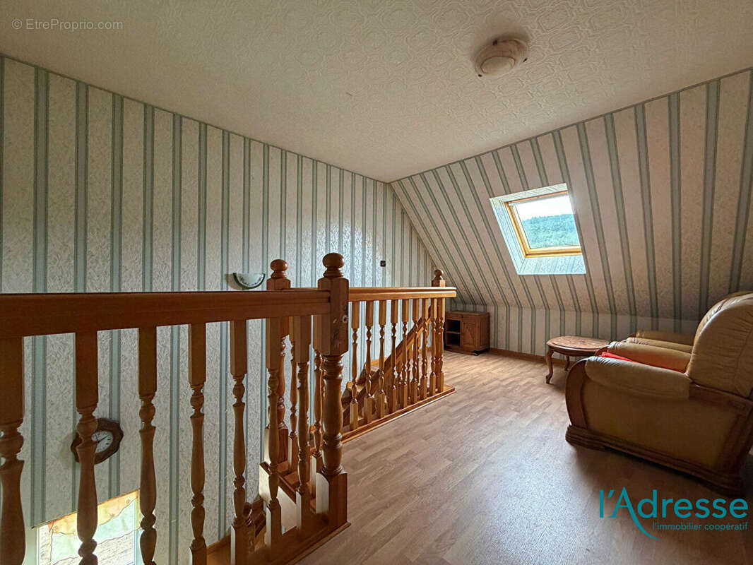 Maison familiale - 6 pièces - environ 733m² de terrain - photo 9