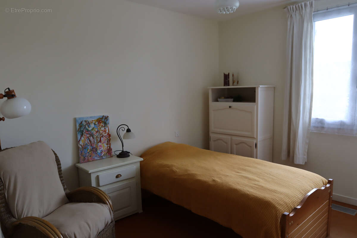 Maison à AINAY-LE-CHATEAU