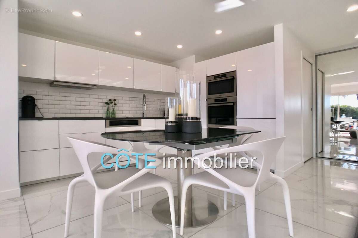 Appartement à VALLAURIS