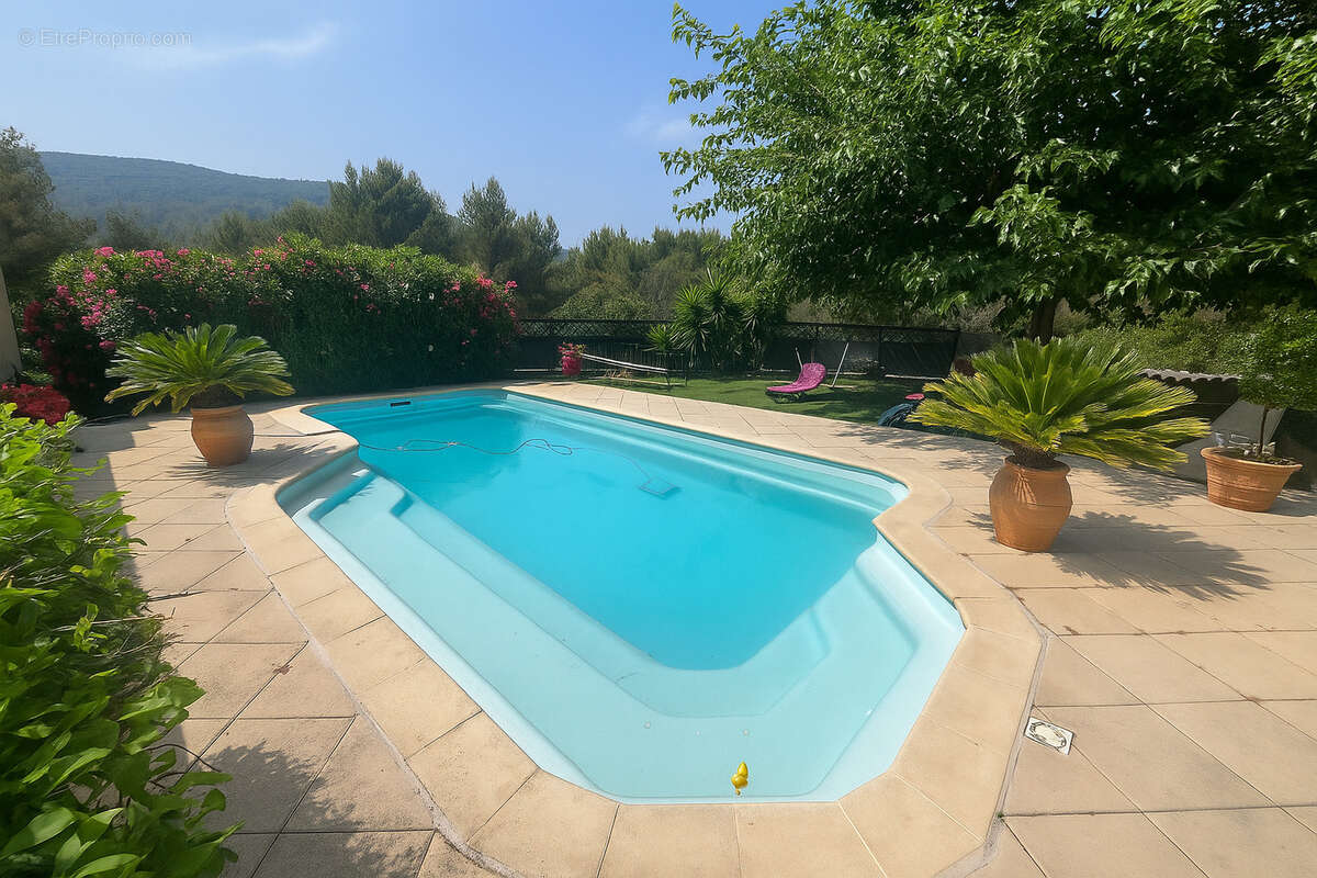 Maison à SOLLIES-TOUCAS